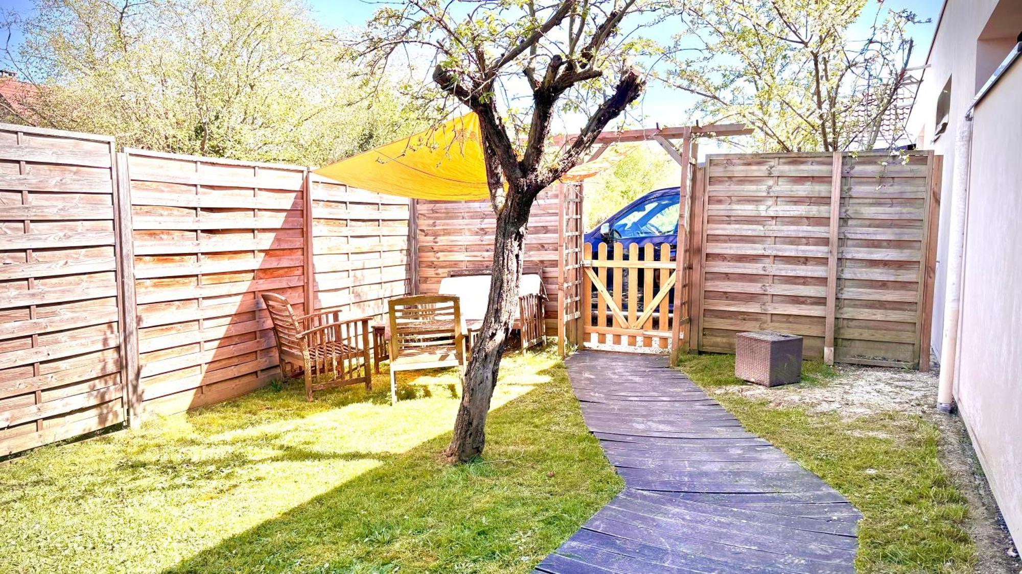 Secret Garden Parking Hyper Centre & Calme Apartment Кле-Суи Екстериор снимка
